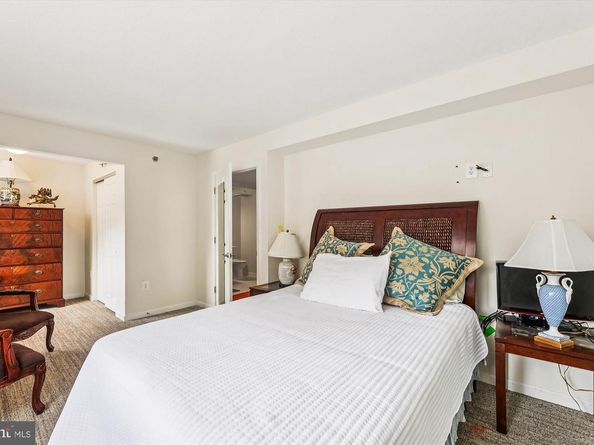 900 N Taylor Street 90406, Arlington VA 22203