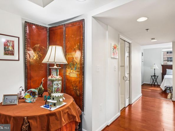 900 N Taylor Street 90406, Arlington VA 22203