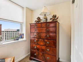 900 N Taylor Street 90406, Arlington VA 22203