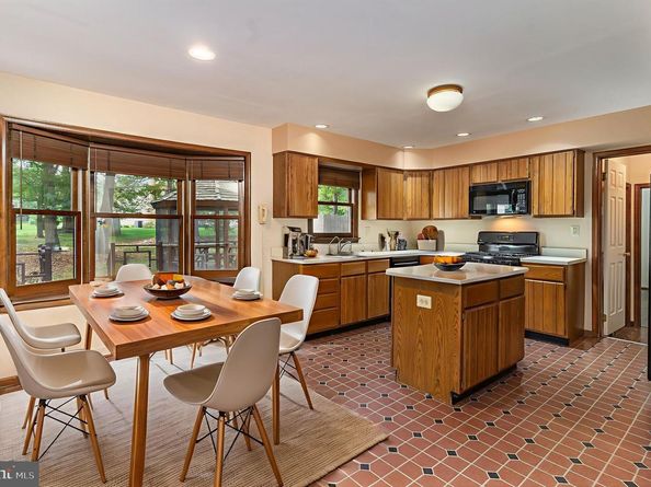 1504 Wynnemoor Way, Fort Washington PA 19034