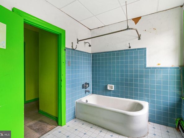 6452 Lansdowne Avenue, Philadelphia PA 19151