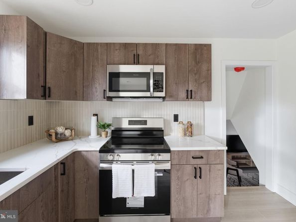 166 N Hawthorne Avenue, Langhorne PA 19047