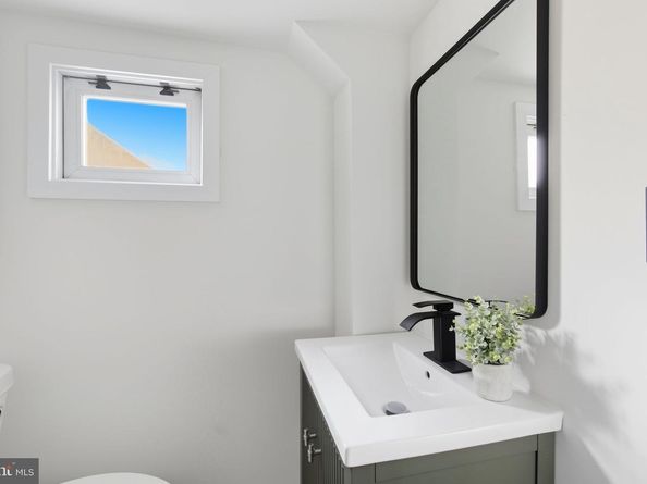 166 N Hawthorne Avenue, Langhorne PA 19047