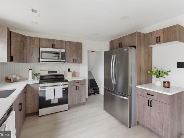 166 N Hawthorne Avenue, Langhorne PA 19047