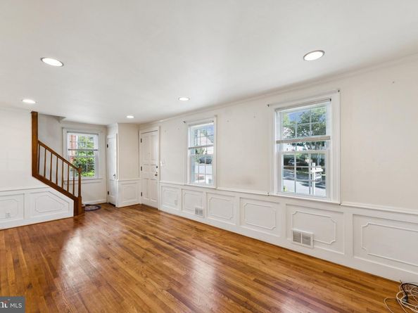 954 N Longfellow Street, Arlington VA 22205