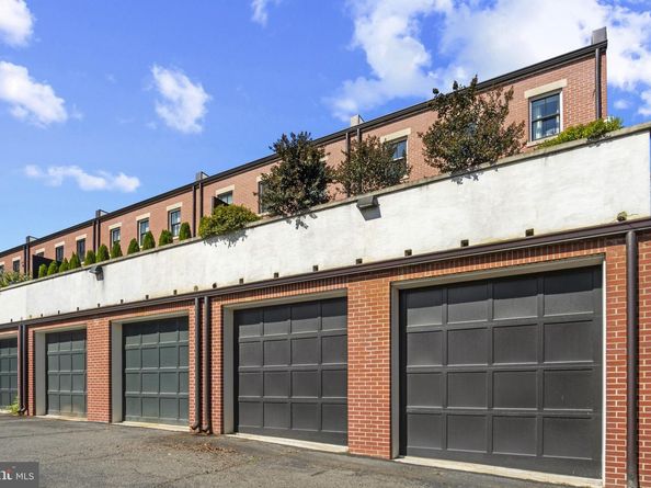 325 N N. Columbus Street, Alexandria VA 22314