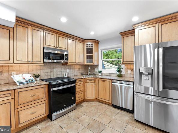 200 N State Road, Springfield PA 19064