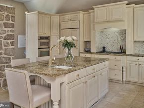 860 Dukes Drive, Yardley PA 19067