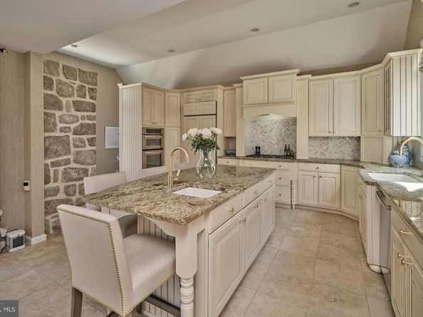 860 Dukes Drive, Yardley PA 19067