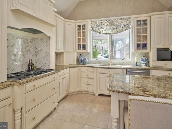 860 Dukes Drive, Yardley PA 19067