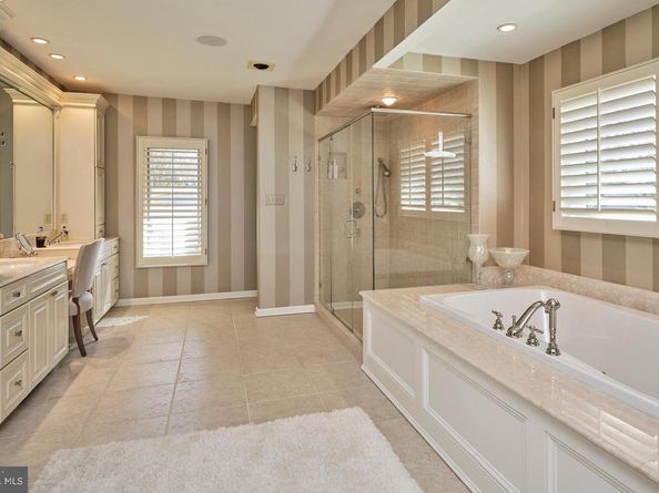 860 Dukes Drive, Yardley PA 19067