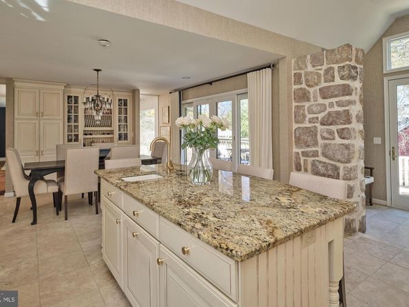 860 Dukes Drive, Yardley PA 19067