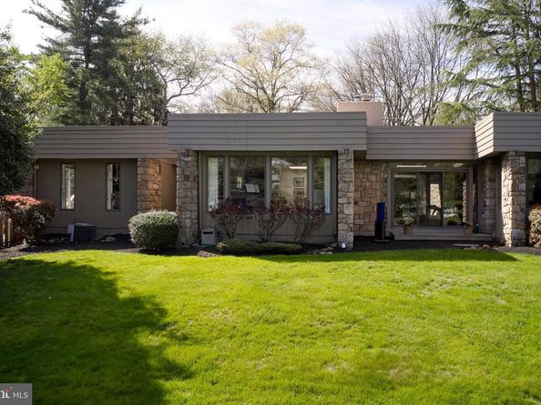 860 Dukes Drive, Yardley PA 19067
