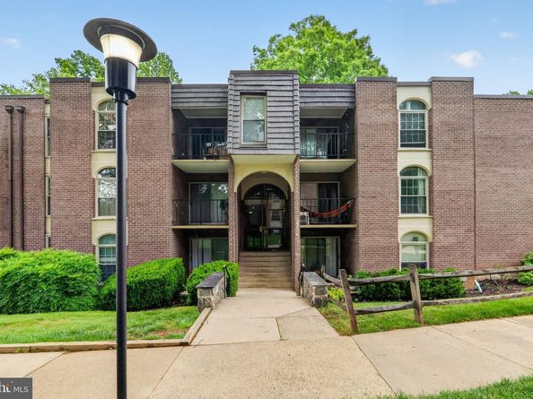 3330 Woodburn Village Drive 33, Annandale VA 22003