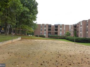 3330 Woodburn Village Drive 33, Annandale VA 22003