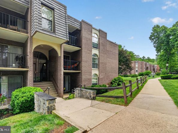 3330 Woodburn Village Drive 33, Annandale VA 22003