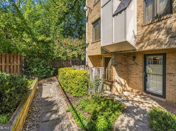 1701 Kenwood Avenue, Alexandria VA 22302