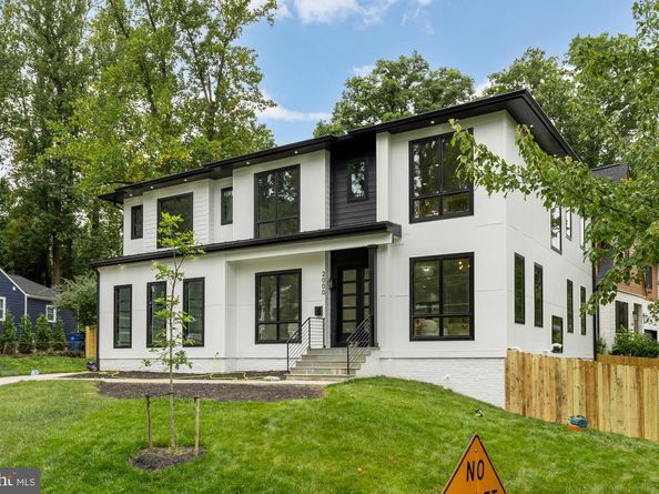 2000 Oswald Place, Falls Church VA 22043