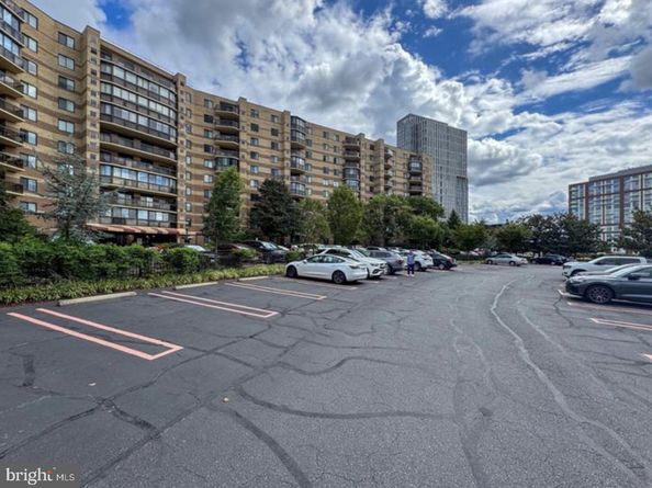 8340 Greensboro Drive 708, Mclean VA 22102