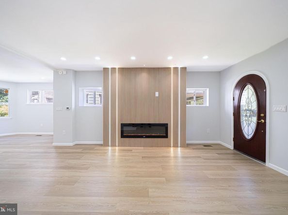 829 E Rittenhouse Street, Philadelphia PA 19138