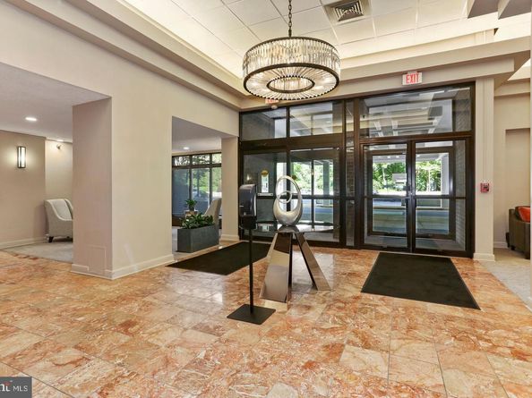 1808 Old Meadow Road 302, Mclean VA 22102