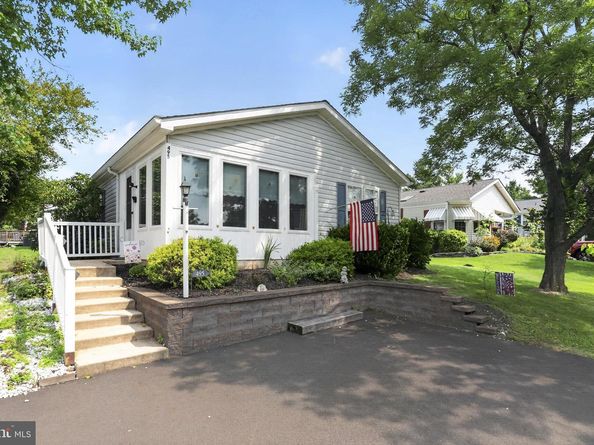 495 Goldenrod Crossing W, Buckingham PA 18912