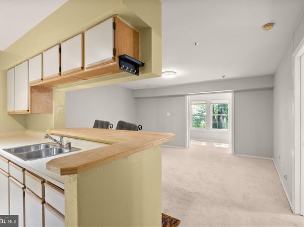 3313 Wyndham Circle 3209, Alexandria VA 22302