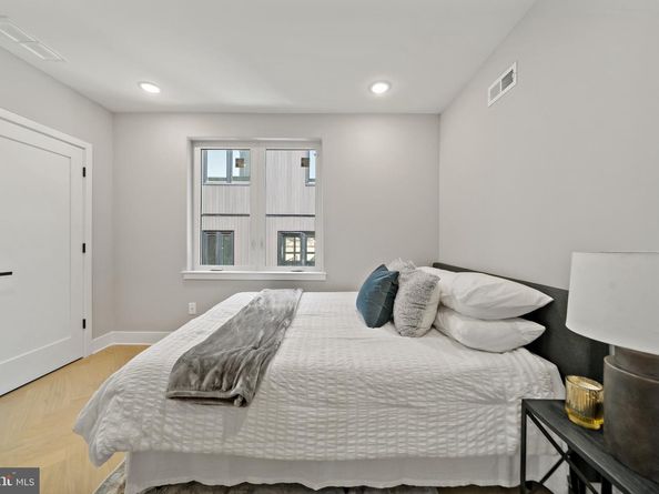 1810 E Moyamensing St B, Philadelphia PA 19148