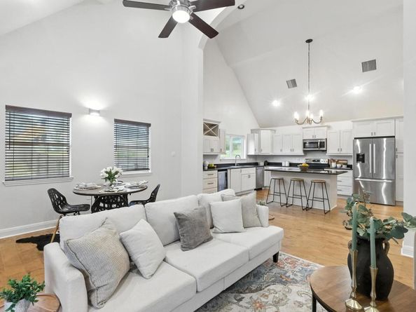12705 Burson DR, Manchaca TX 78652