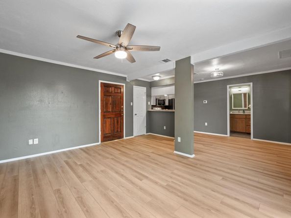 6910 Hart LN 211, Austin TX 78731
