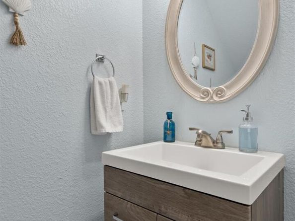 1308 Honeysuckle LN, Pflugerville TX 78660