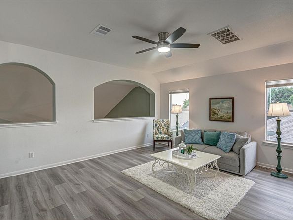 1002 Elmwood DR, Georgetown TX 78628