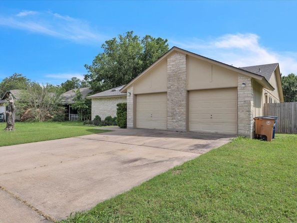 8713 Pineridge DR, Austin TX 78729