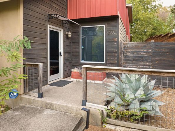 2302 E 9th ST, Austin TX 78702