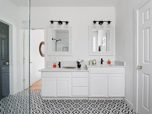 102 Hurst Creek RD, Lakeway TX 78734