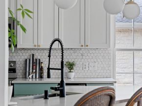 102 Hurst Creek RD, Lakeway TX 78734