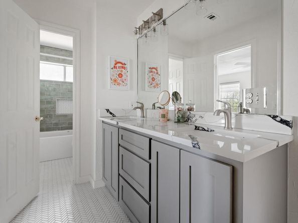 102 Hurst Creek RD, Lakeway TX 78734