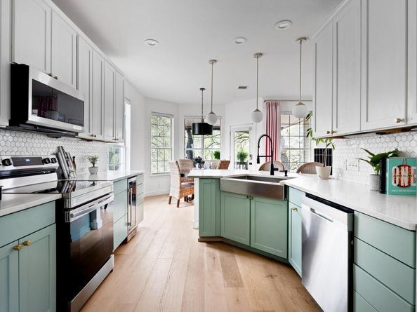 102 Hurst Creek RD, Lakeway TX 78734