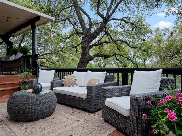 102 Hurst Creek RD, Lakeway TX 78734