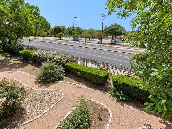 1101 Grove BLVD 803, Austin TX 78741