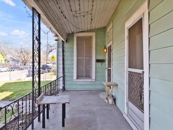 2705 E 2nd ST, Austin TX 78702