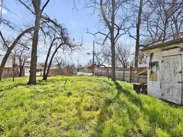 2705 E 2nd ST, Austin TX 78702