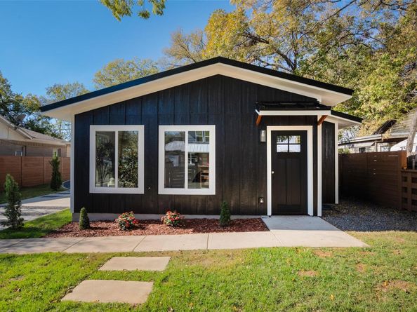 1006 Cherico ST, Austin TX 78702