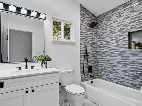 1006 Cherico ST, Austin TX 78702