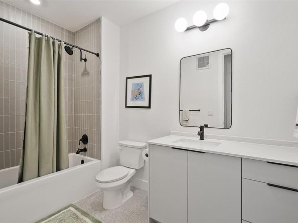 1701 Simond Ave 305, Austin TX 78723