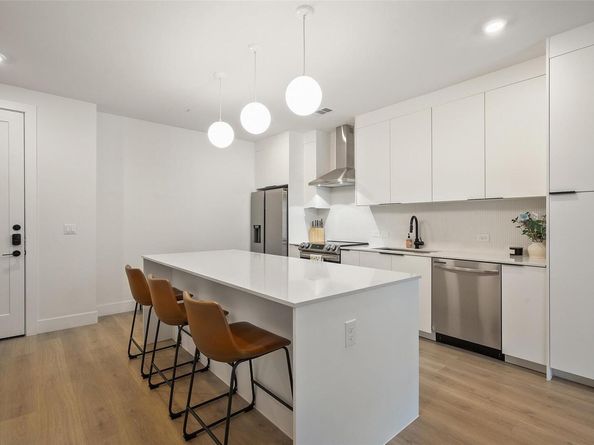 1701 Simond Ave 305, Austin TX 78723