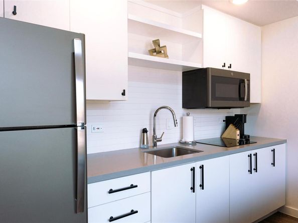 49 Navasota ST 202, Austin TX 78702
