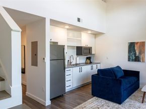 49 Navasota ST 202, Austin TX 78702