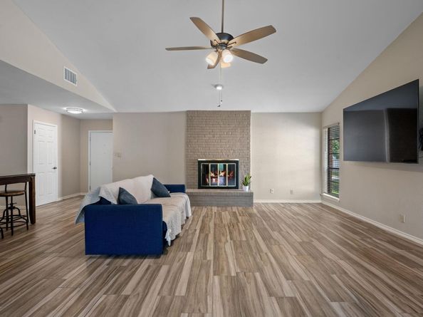 1300 Neans DR, Austin TX 78758