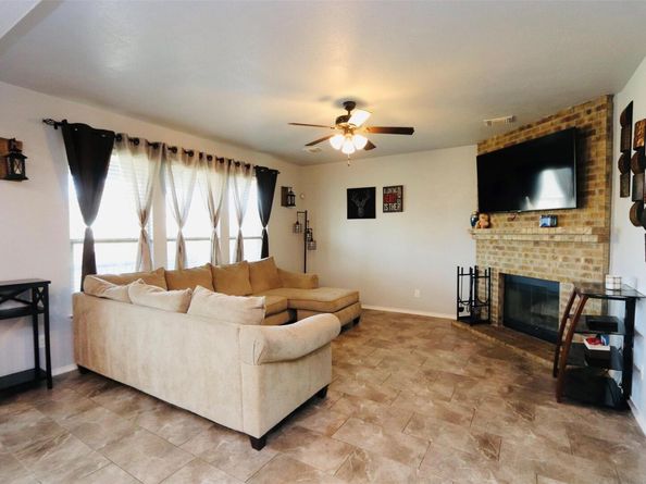 1712 Uhland DR, Leander TX 78641